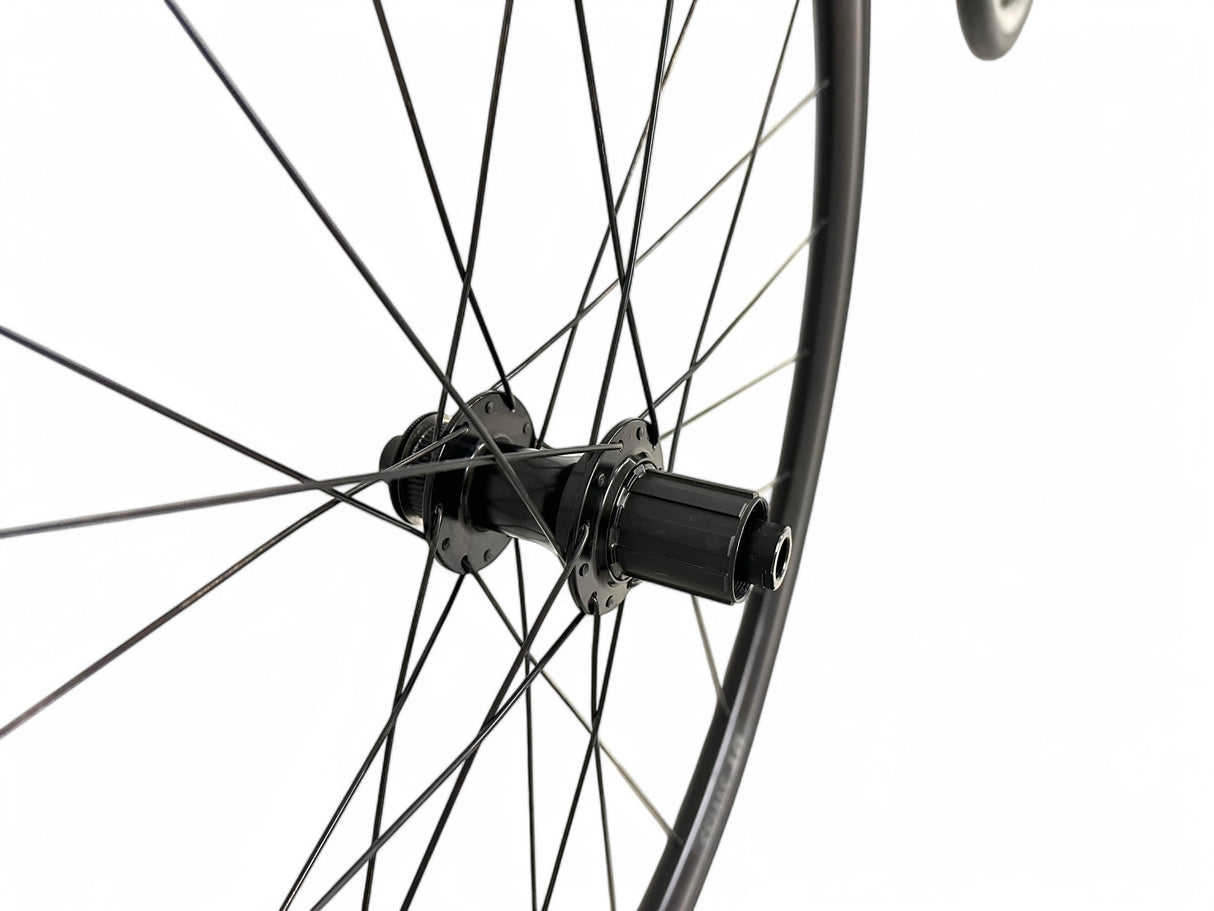 DT Swiss R470 DB Laufradsatz Reifen+Schlauch