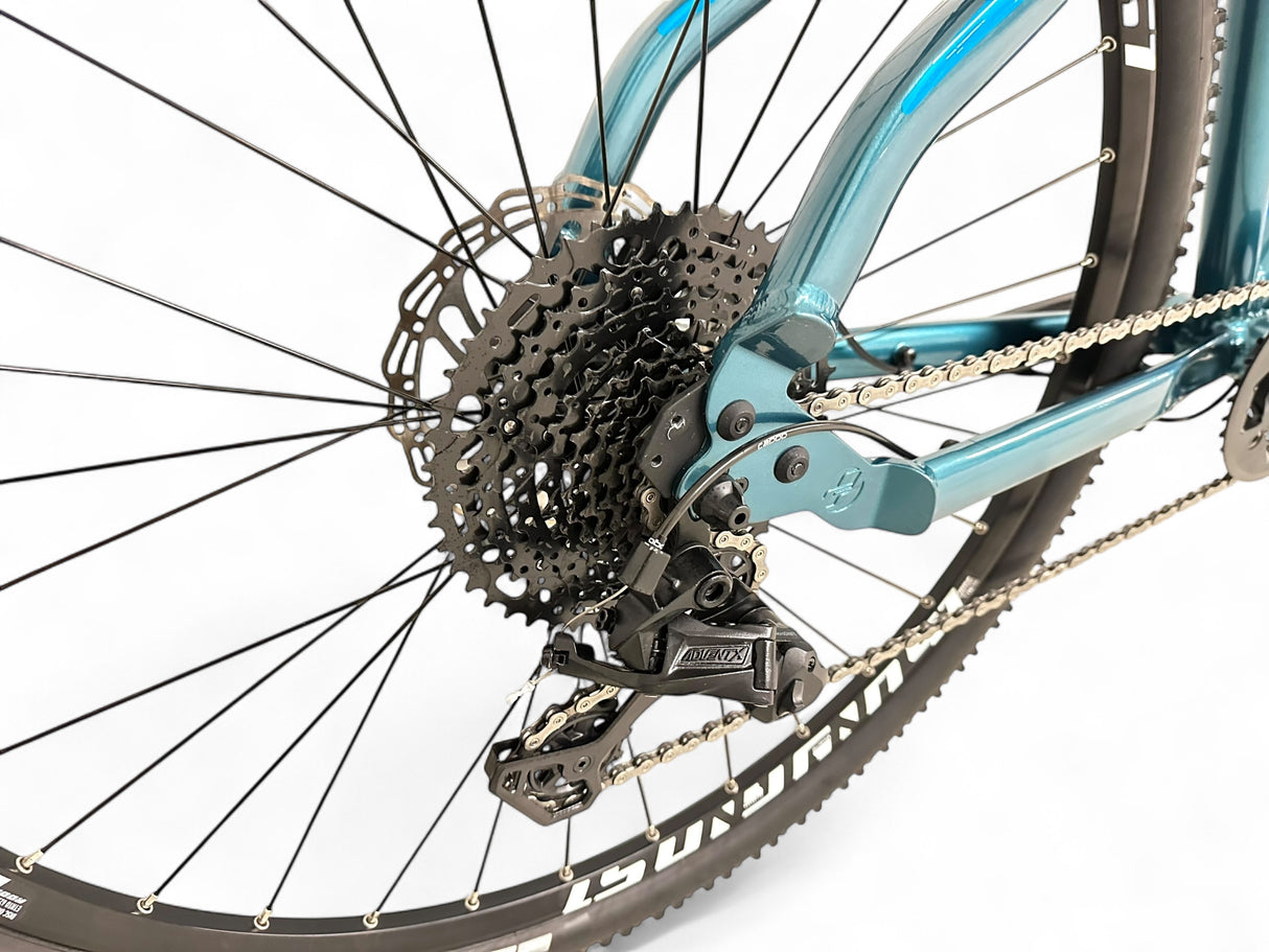 Ghost Square Cross Base Lady