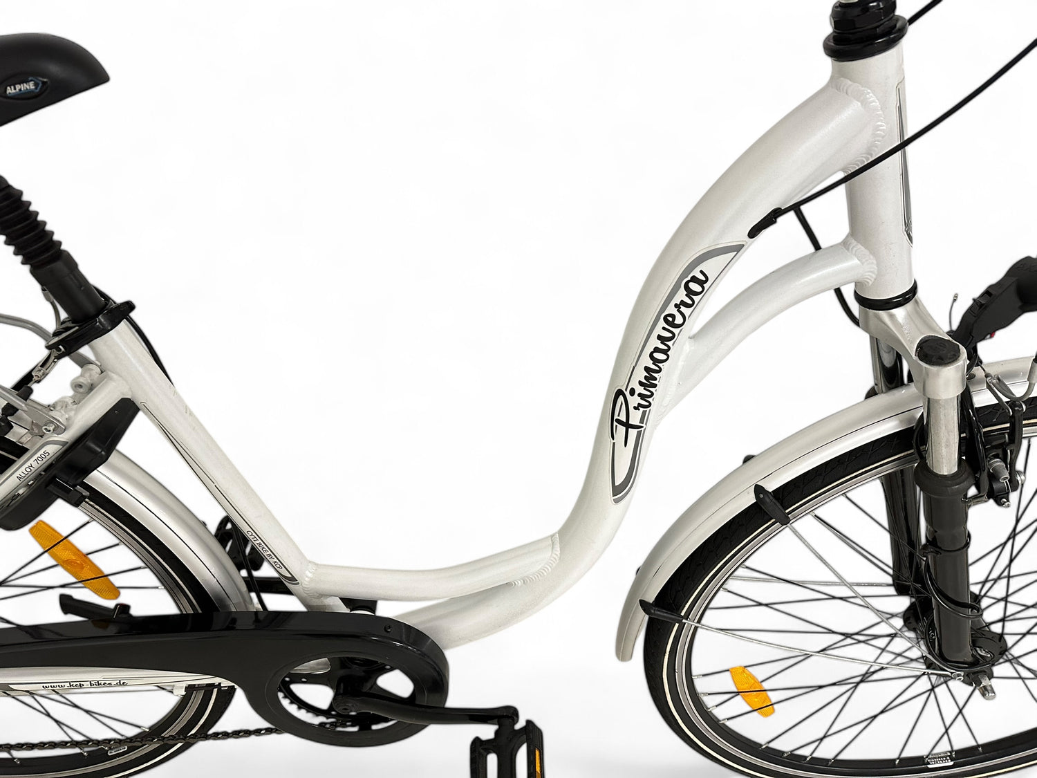 fitnessbike mit nabendynamo Weißes City Bike mit Shimano Tourney, Nabendynamo & Federgabel – Bici No.1