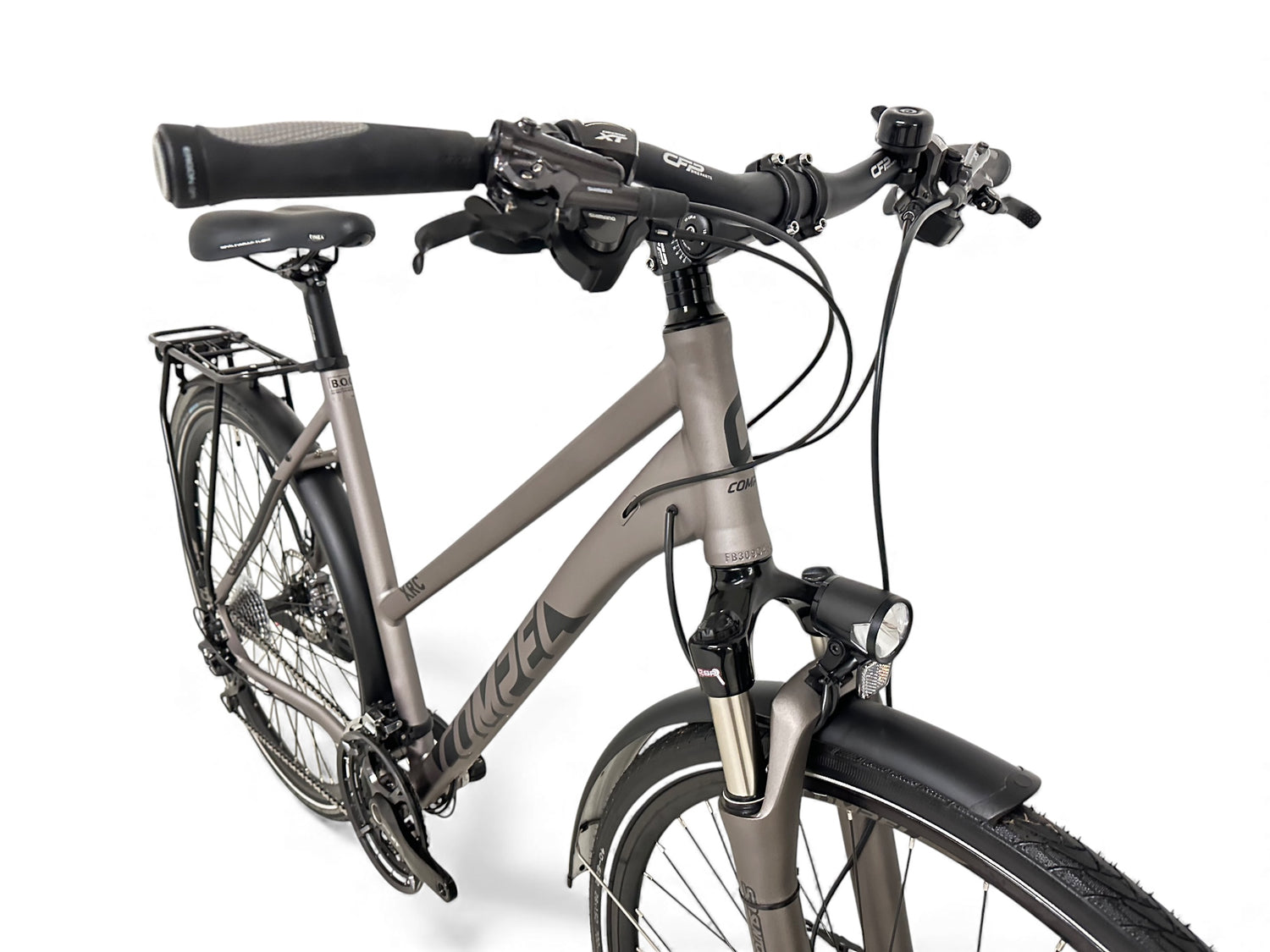 Compel XRC 1500 – Hochwertiges Trekkingrad mit Shimano XT & Vollausstattung – Bici No.1