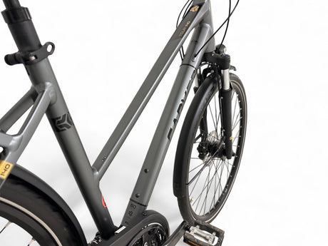 Carver Tour 140 women's trekking bike trapeze