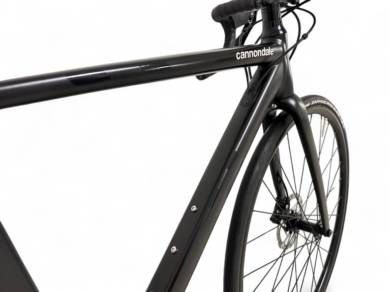 cannondale alu rennrad Cannondale CAAD13 Disc 105 – Alu-Rennrad mit Shimano 105 & Scheibenbremsen – Bici No.1